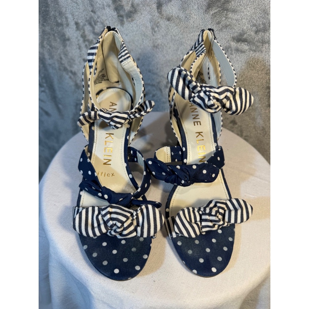 ANNE KLEIN Womens Blue Polka Dot Only Me Peep Toe Bow Sandals Heels SZ 6.5 artsy